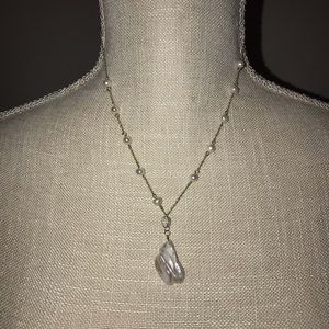 Delicate pearl statement necklace